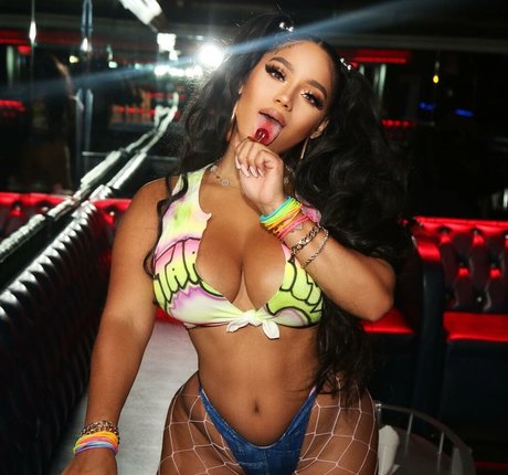 blonde asiatische onlyfans top beste bild