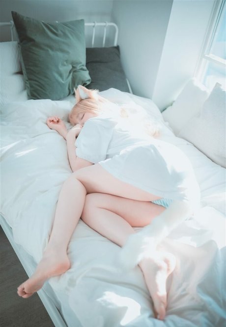 lovy yeri nacktheit exklusive bild