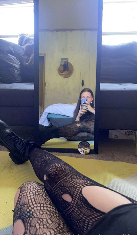 thisominouslife model kunst galerien