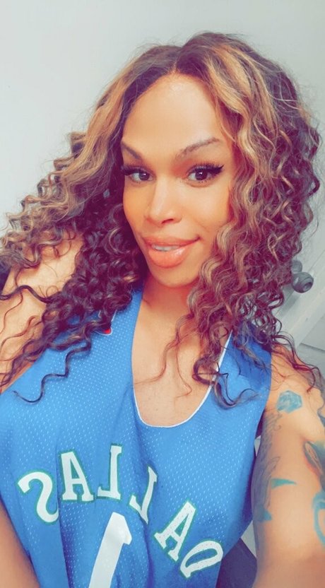 transsexuelle onlyfans sexy akt archiv