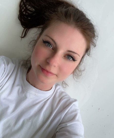 MudslinginTrainwreckVIP model sexy archiv