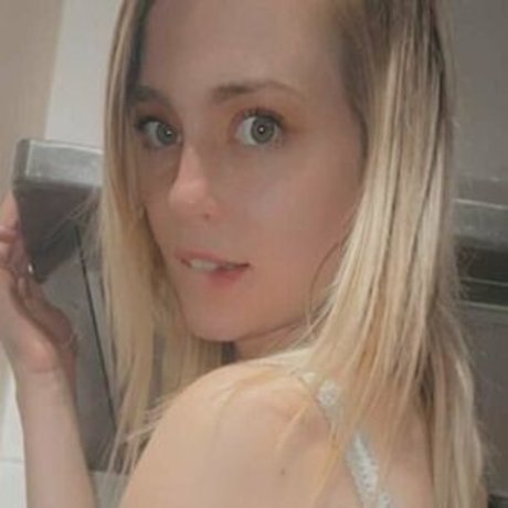 Keeley Hadley exklusive porno bild