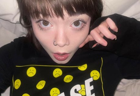 Lilac Lullaby model kunst galerie