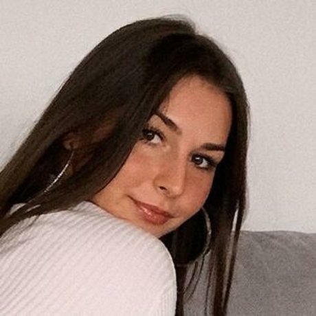 Nairasfeet hübsche nackten archiv