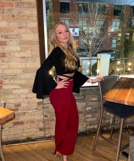 Hannah Alyssa Woods erotische erwachsene galerie