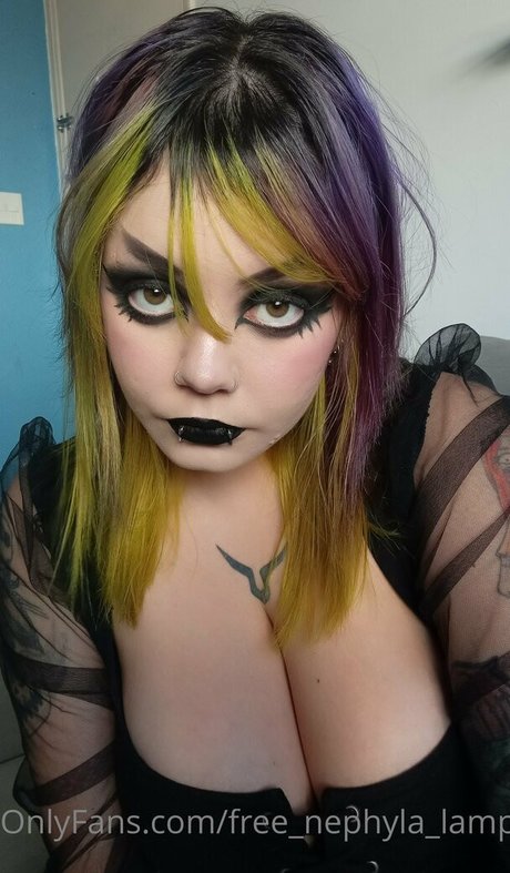 lockiges ebenholz nur fans erwachsene akt foto