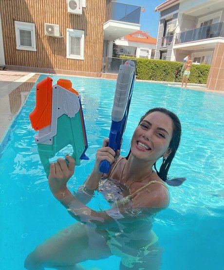 bernacalanthe model freie galerie