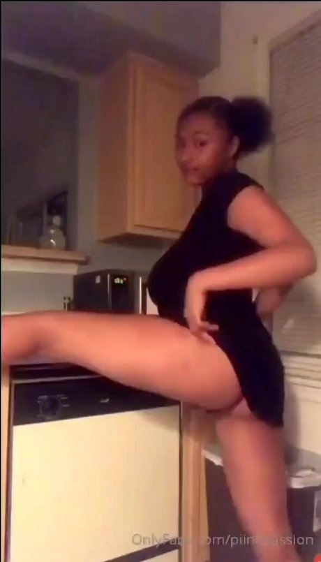 TheyLoveBadu pornostar exklusive bilder