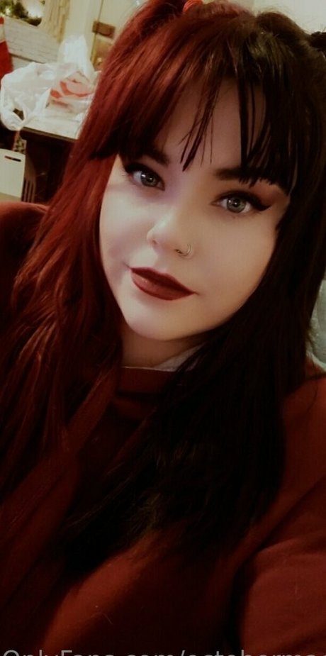 octobermae hübsche pornostar bild