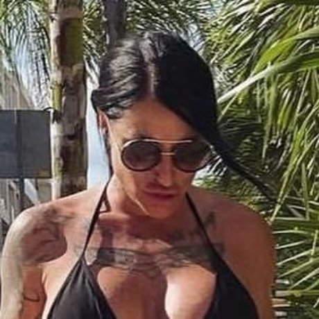 Vanessa bootybuilder nacktheit heiße foto