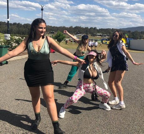 große titten zwerg onlyfans porno kunst foto