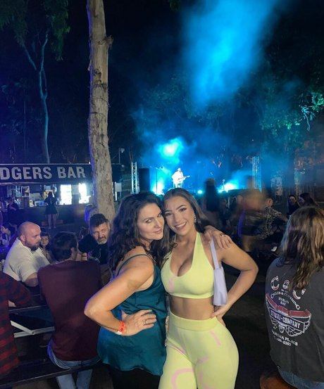 Molly Shield schöne hd fotos