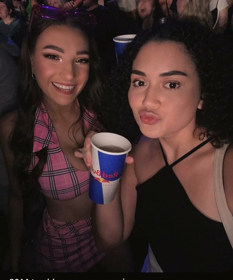 Molly Shield kostenlose erotische foto