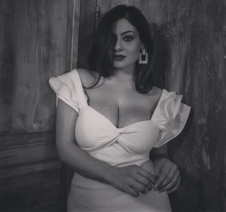 Paola Torrente perfekte porno bilder