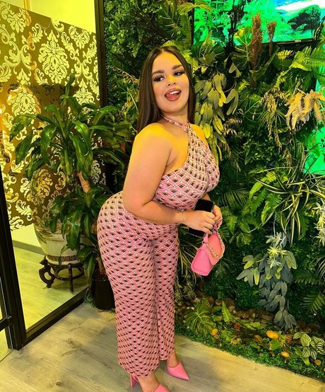 Curvyexoticaa schöne nacktheit foto