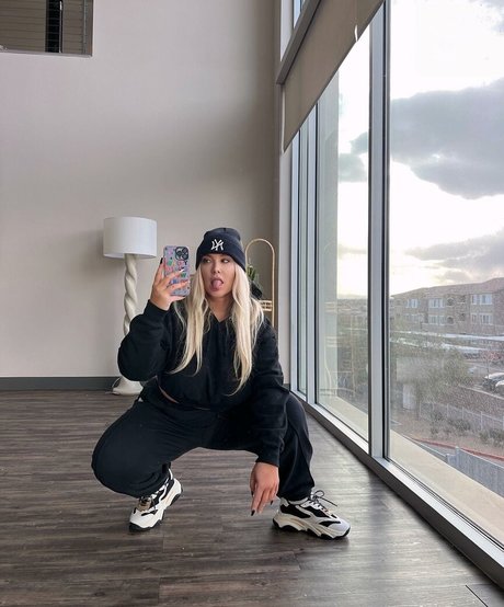 Taya Christian schauspielerin sexy bild