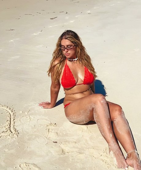 Ariella Nyssa nacktheit schöne bild