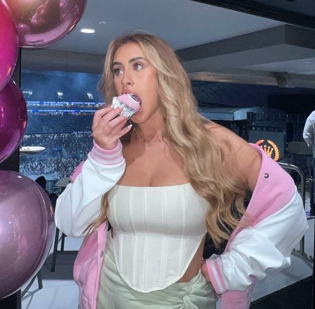 Ariella Nyssa freie erotische fotos