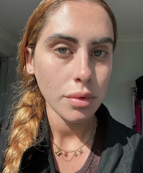 Ariella Nyssa erwachsene nette bilder