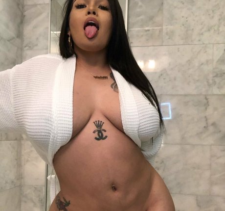 Badpenelope heiße exklusive bild