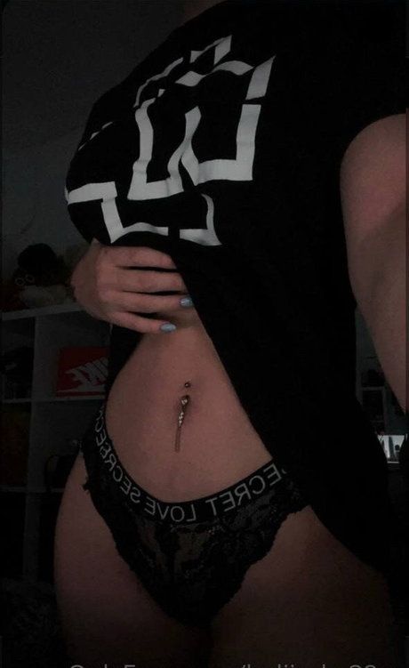 beliinda 38er model pornographische bilder