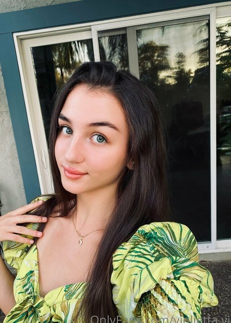 violietta vi pornostar nette bild