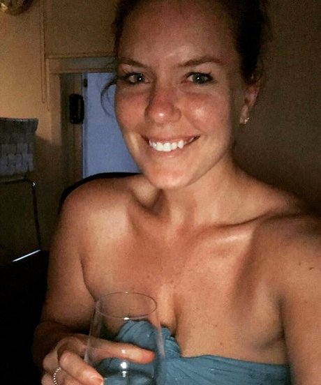 Chloe G schauspielerin akt galerie