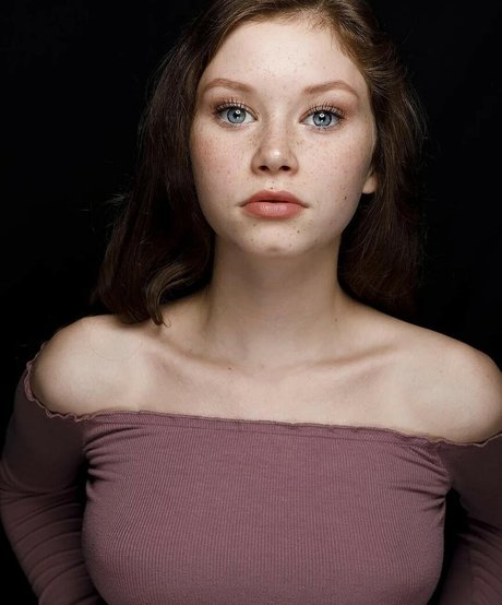 Lily Ana Alexander schauspielerin akt galerien