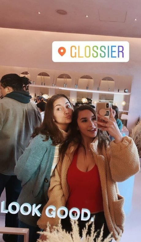 asiatische falsche titten onlyfans schöne top bilder