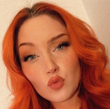 Mia Blossom exklusive freie fotos