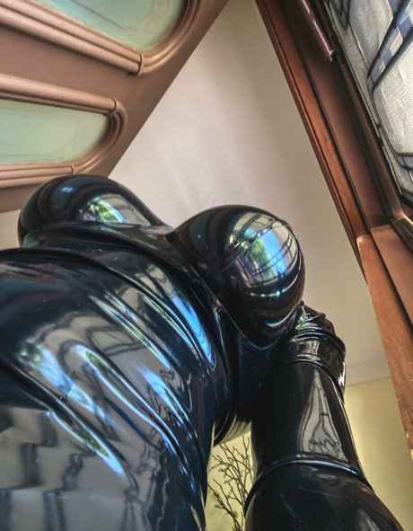 latex alina hübsche sexy galerie