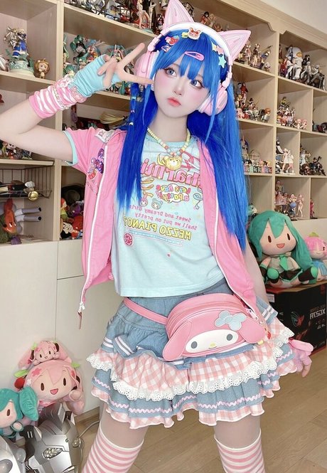 SeeU Cosplay model sex bild