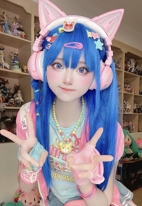 SeeU Cosplay nackt heiße bild