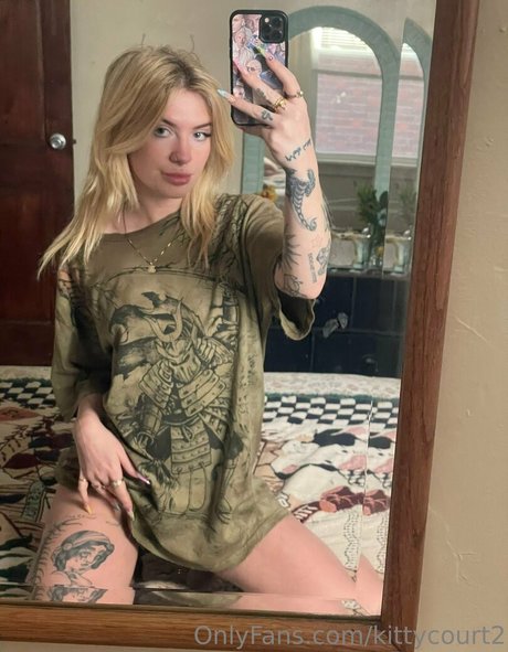 Kittycourty nackt heiße fotos