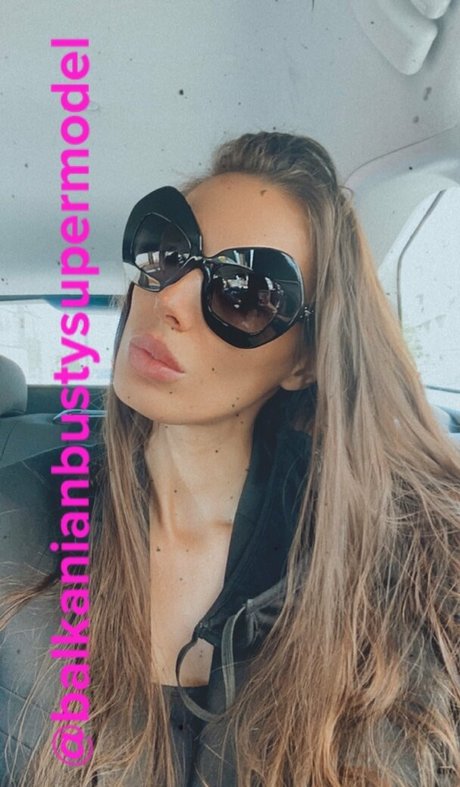 balkanianbustysupermodel Bilder