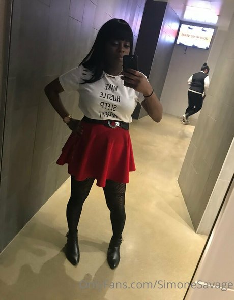 simonesavage heiße nackt fotos