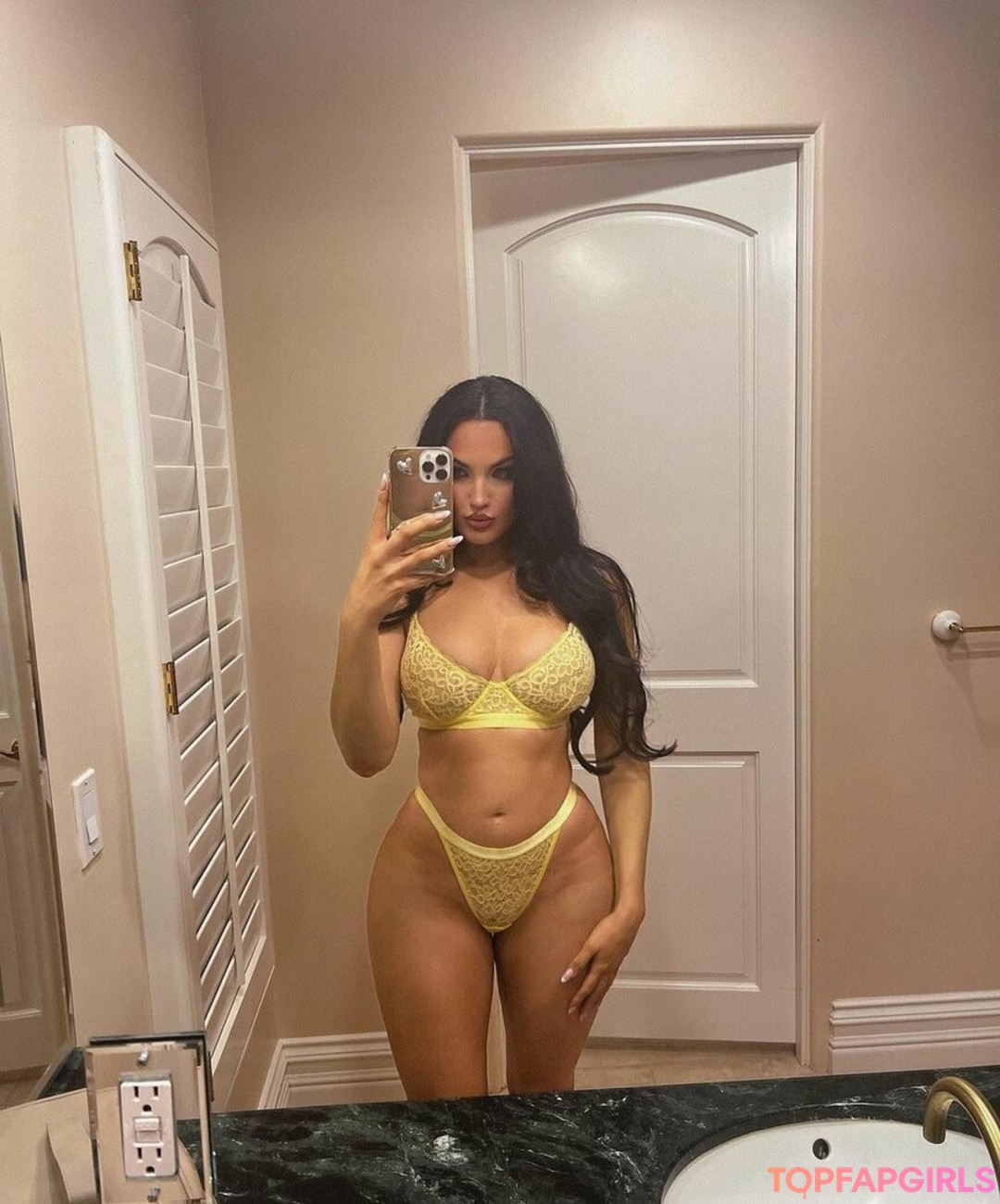 Natalie Halcro top pornografische fotos