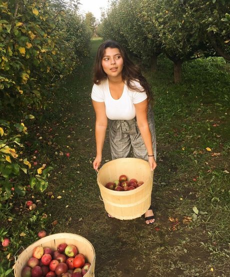 Nada C model schöne galerie