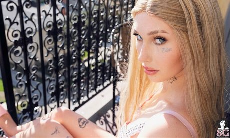 Malory Malibu freie nackt bild