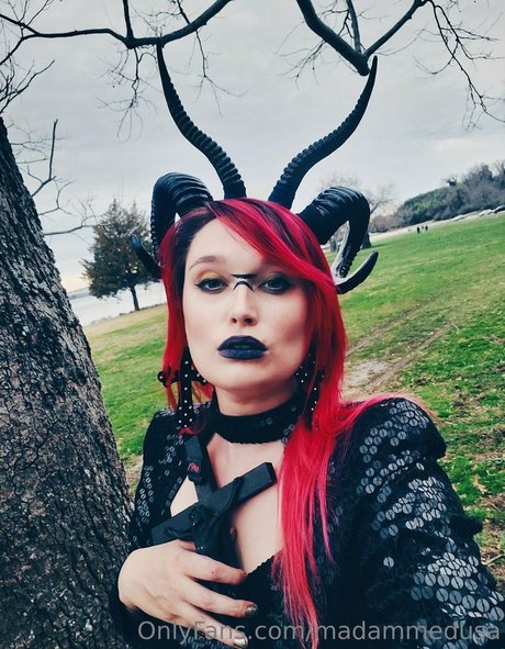 madammedusa erotische xxx foto