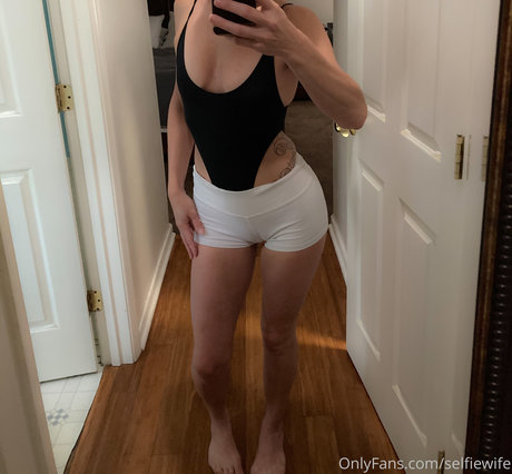 tätowierte shemale onlyfans nackt erwachsene galerie