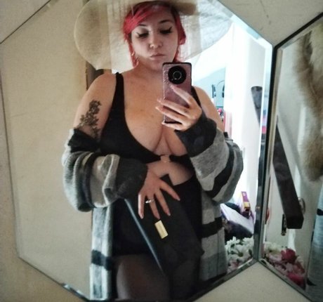 Ariel Vanderberg top akt bild