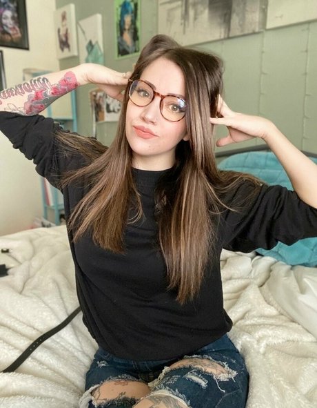 Kiki Kitsune porno hübsche fotos