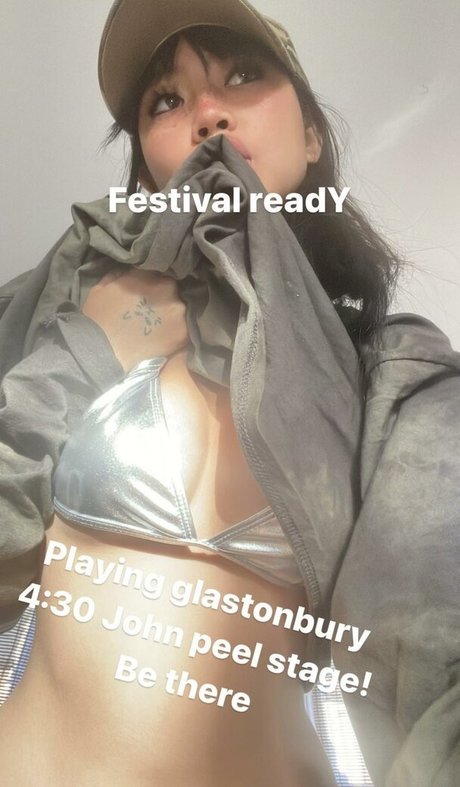 Beabadoobee hübsche pornografische bilder