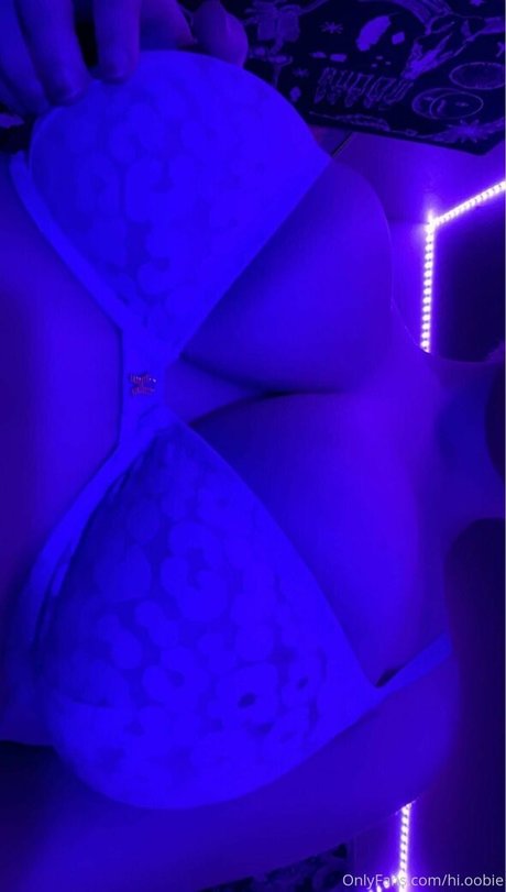 Hioobs model akt foto