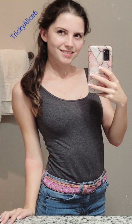 Trickyalice6 sexy nackten bild
