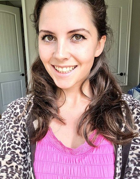 Trickyalice6 erotische kunst bild