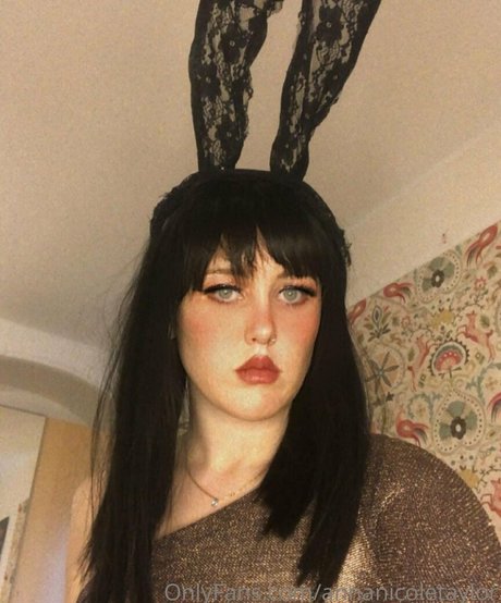 annanicoletaylor heiße erotische bild