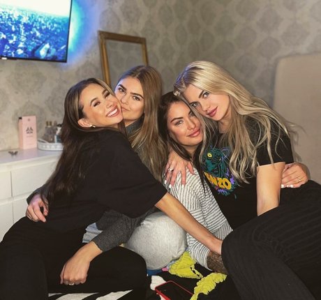 Agne Agnieska freie nackten bilder