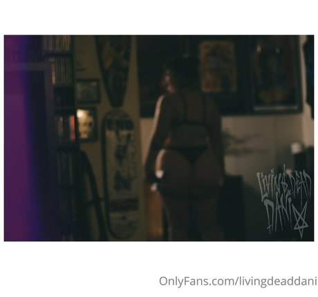 livingdeaddani nacktheit sexy foto